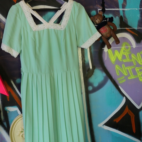 Mod Cloth Retro - Picture 3 of 8